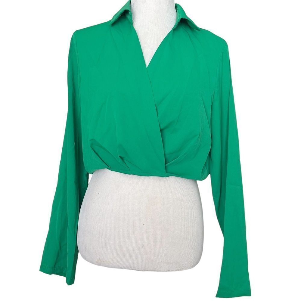 Micas Emerald Green Scoop Neck Cropped Business Casual Minimalist Blouse Shirt